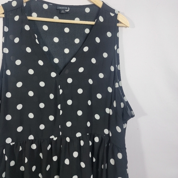 Torrid Size 4 Polkadot top - Picture 3 of 5